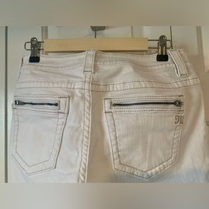 Miss Me Easy Ankle Skinny, Mid-rise, White Jeans/Capris Size 31, Inseam 25”